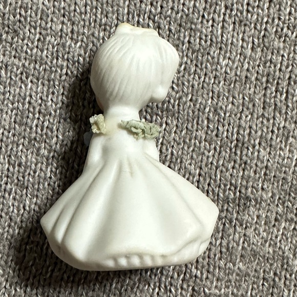 Vintage miniature bisque Flower of the Month figurine - Picture 2 of 4